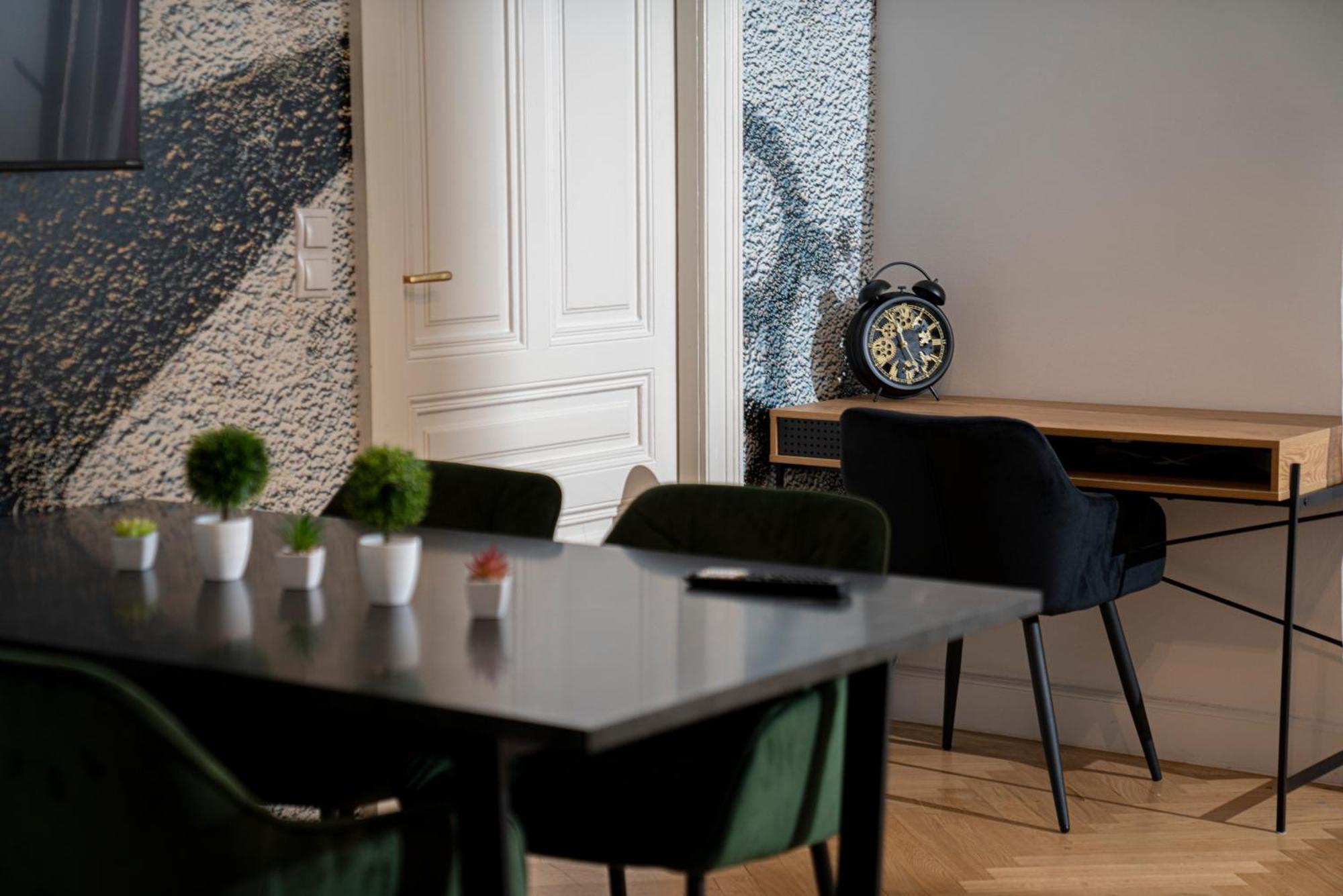 Central Stephansdom Apartment I Netflix I Self Check In Wina Bagian luar foto