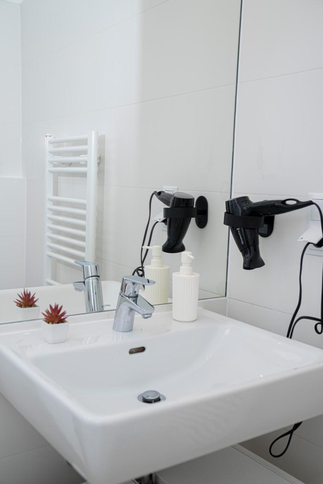 Central Stephansdom Apartment I Netflix I Self Check In Wina Bagian luar foto