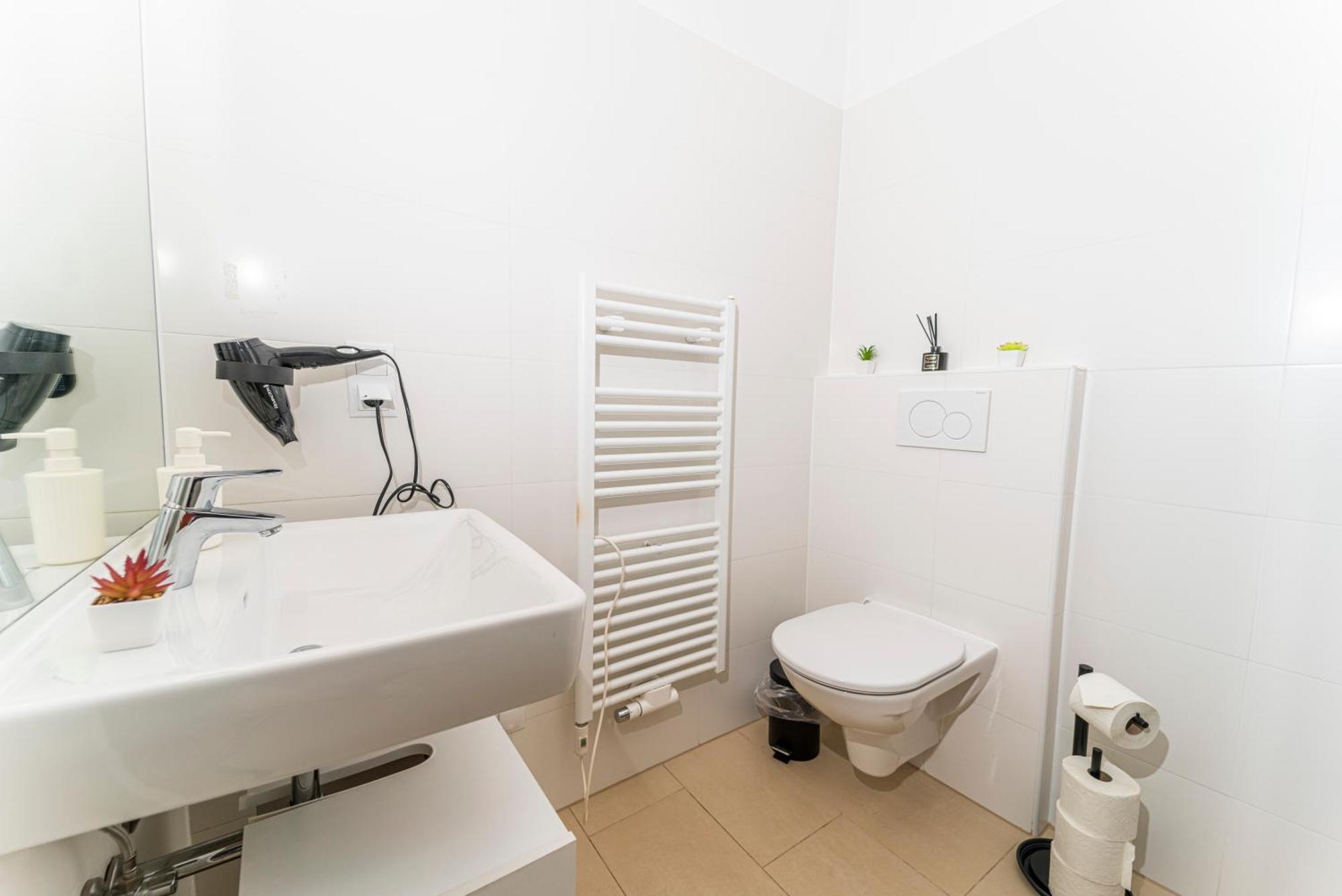 Central Stephansdom Apartment I Netflix I Self Check In Wina Bagian luar foto